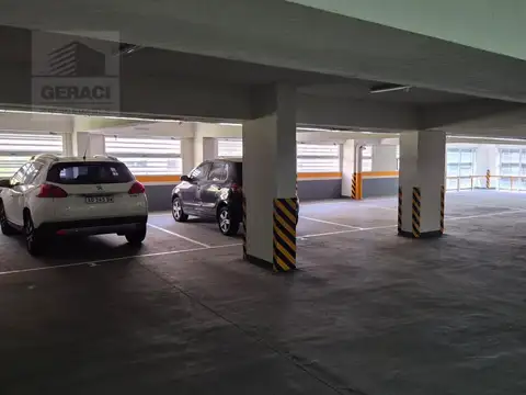 Excelente Cochera Fija Cubierta en esquina de JM Moreno y JB Alberdi - Caballito