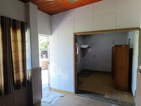 VENTA/ CASA/ 2 DORMI/ BARRIO MOSCONI/ SERVICIOS.