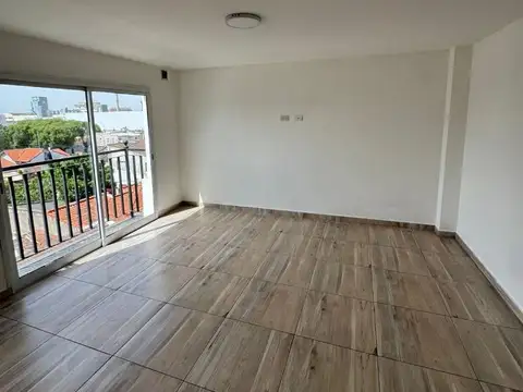 DEPARTAMENTO DE 2  AMBIENTES CON BALCÓN