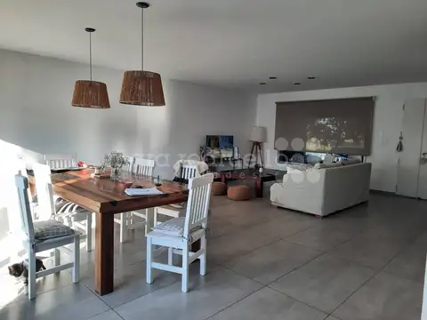 Casa 6 ambientes con 3 baños