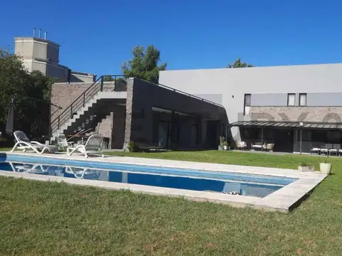 CASA A LA VENTA EN CLUB DE CAMPO LOS CEIBOS