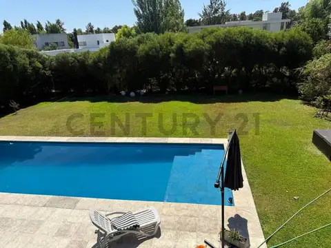 CASA A LA VENTA EN CLUB DE CAMPO LOS CEIBOS