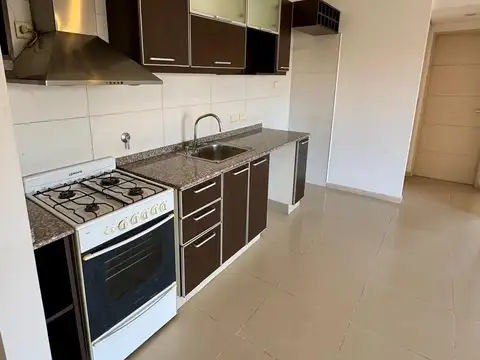 Departamento en Alquiler en Villa Ballester, $ 650.000