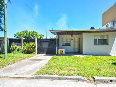 Venta casa 3 ambientes jardin y galpon APTA CRED