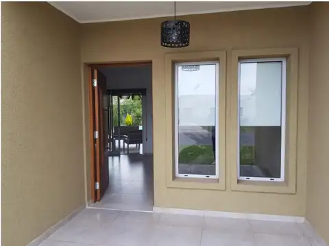 Casa en Venta en Pilar del Este - San Ramon, USD 220.000