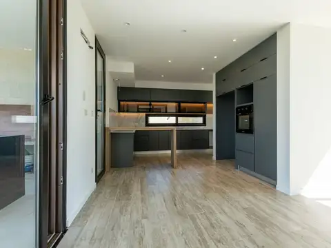 VENTA CASA 5 AMB BARRIO EVERLYNKS LUJAN PERMUTA