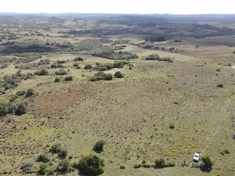 Campo de 52ha  con paisaje serrano en Garzon