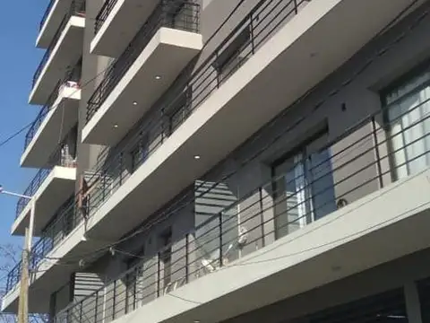 EXCELENTE MOAMBIENTE EN HIPOLITO YRIGOYEN. APTO CREDITO 