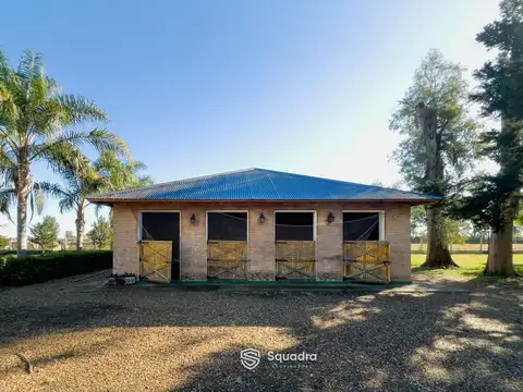 VENTA - Quinta con salón de eventos, hotel, casa de casero, pileta y canchas recreativas. Soldini.