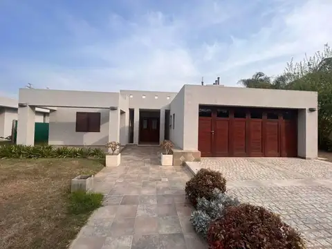 Casa 5 ambientes con 4 baños