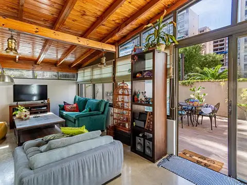 LUMINOSO CUATRO AMBIENTES, CON TERRAZA PROPIA Y PARRILLA  