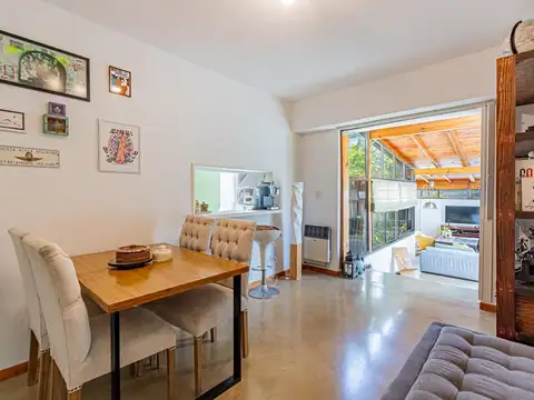 LUMINOSO CUATRO AMBIENTES, CON TERRAZA PROPIA Y PARRILLA  