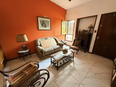 EXCELENTE CASA A UNA CUADRA DE LA RECTA CON PILETA-  MEJOR ZONA