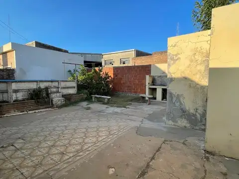 Casa 4 ambientes con 1 baño