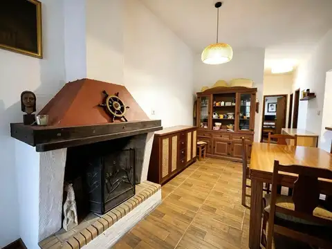 Casa 7 ambientes con 2 baños