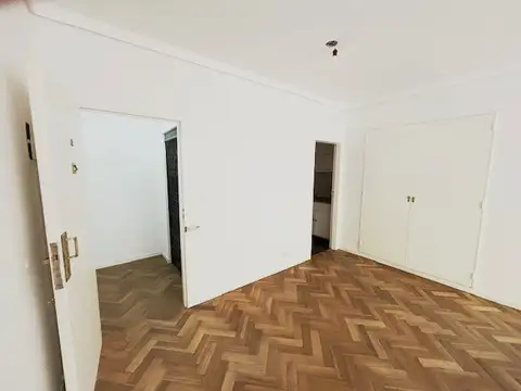 Palier privado-Sólido semipiso, balcón al frente- 2 dorm+ dep de serv.-Impecable