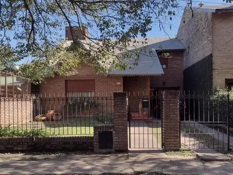 Gran chalet céntrico. Todos los servicios  