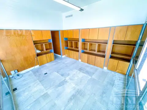 Oficina 6 ambientes con 3 baños