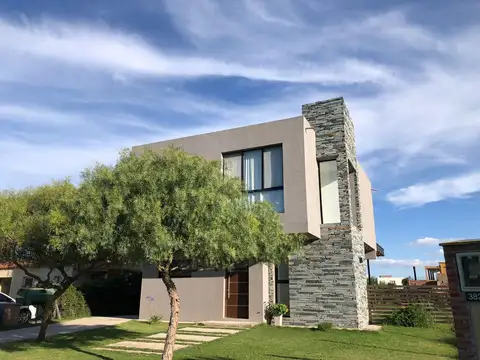Casa en Venta en Pilar del Este - San Ramiro, USD 250.000