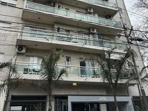 Departamento 3 ambientes al frente en Caseros centro, opcional Cochera