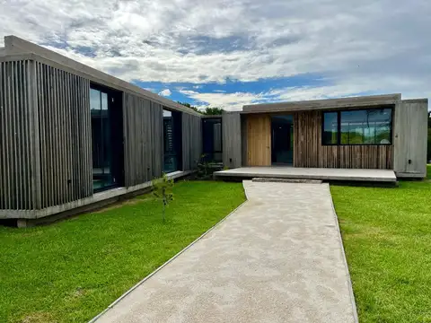 Casa en venta - 4 Dormitorios 3 Baños - 1.400Mts2 - Pinamar