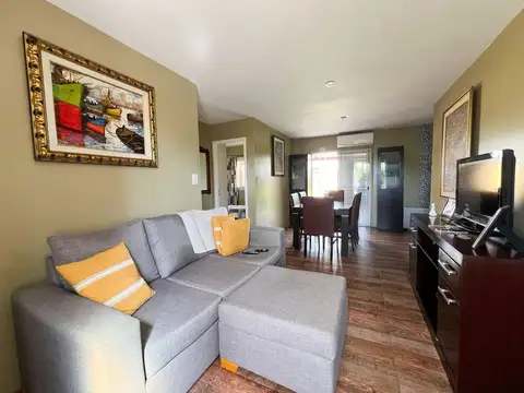 CASA EN VENTA LA PLATA 2 DORMITORIOS COCHERA 