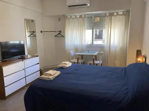 Alquiler Temporario en Palermo. Departamento Monoambiente con gran ventanal.
