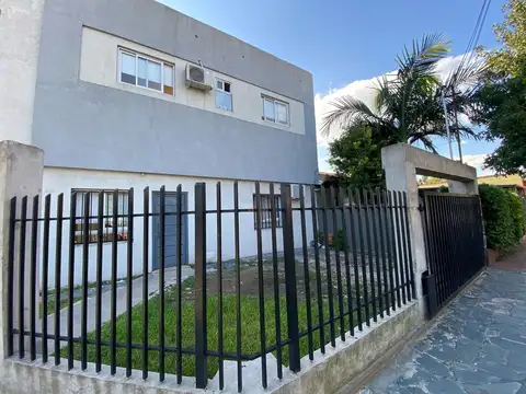 CASA 4 AMBIENTES CON LOCAL COMERCIAL MORON VENTA