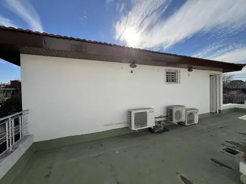 Casa Lote propio Posibilidad de Multifamiliar con fondo