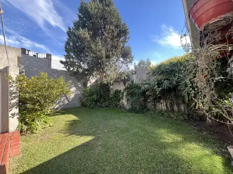 Casa Lote propio Posibilidad de Multifamiliar con fondo