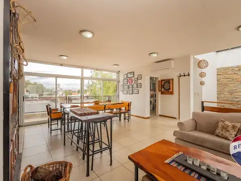 Casa en Bernal c/ pileta y quincho
