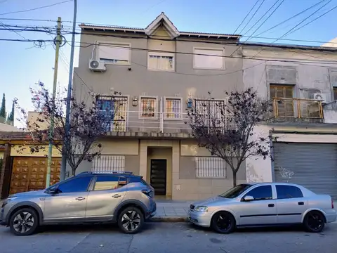 PH EN VENTA 2 AMBIENTES AL FRENTE CON PATIO  UF1