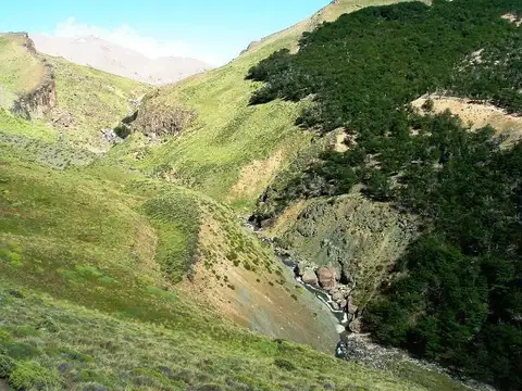 Excelente Estancia sobre dos Lagos en la cordillera de Santa Cruz