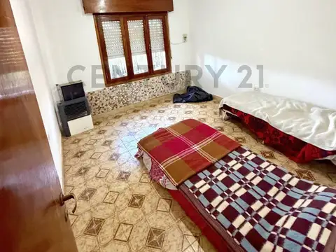 Casa 5 ambientes con 1 baño