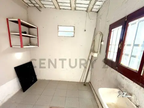 IMPECABLE CASA LISTA PARA MUDARSE | 2 dormitorios, amplio patio y doble cochera. VENADO TUERTO