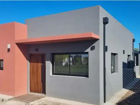 Casa 4 ambientes con 2 baños