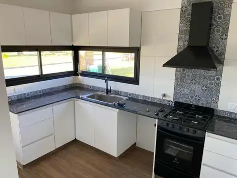 Casa en Venta con 3 cocheras
