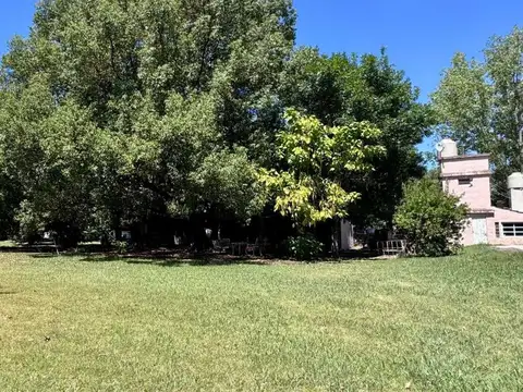 VENTA CASA  4 AMB PARQUE EXALTACION DE LA CRUZ