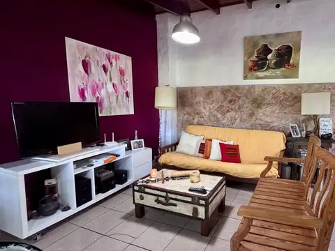 Casa 4 ambientes con 2 baños