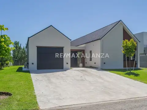 CASA 4 AMBIENTES EN VENTA LAGOS DE SAN ELISEO