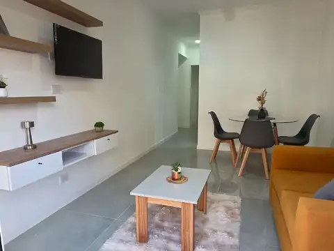 Departamento 2 Amb. al frente con balcon en Centro