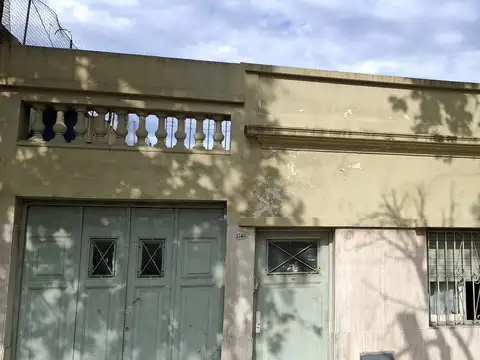 CASA MULTIFAMILIAR A MEJORAR