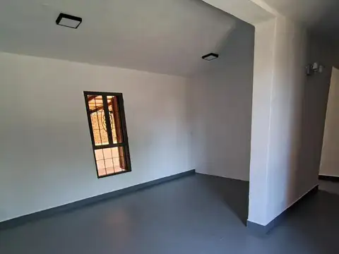 Venta de  Casa Duplex  en Villa Cabrera con  4 dormitorios y escritura Apto Crédito