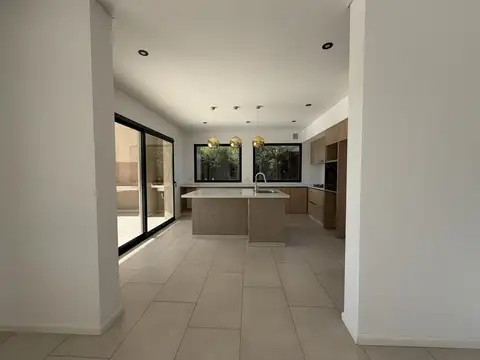 Casa en Alquiler al Norte