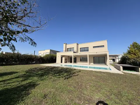 Casa en Alquiler de 4 dormitorios