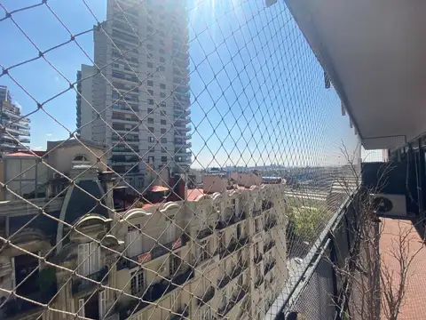 Esmeralda esq. Libertador. Piso 13, luz y sol. 84 m2. Vig. 24 hs.