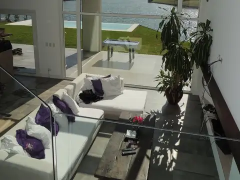 Casa 7 ambientes con 3 baños