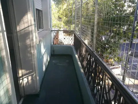 PH TIPO CASA DE 3 AMB CON BALCON CORRIDO POR ESCALERA