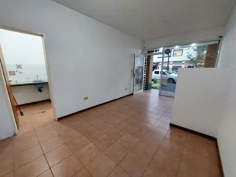 Local en alquiler en Quilmes Centro. (Excelente Ubicación!)