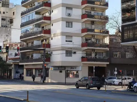 2 AMB 47 MTS TOT,FRENTE BALCÓN,COCINA INDPTE C/LAVADERO INCORP,BAÑO COMPLETO,EXC. UBICACIÓN